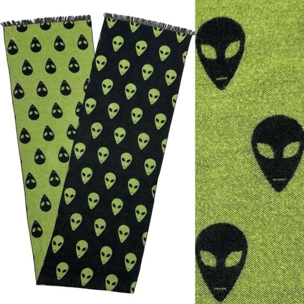 Alien Heads Soft Scarf Green Black Fringe 69.5 x 11.75 inches Sci Fi Space